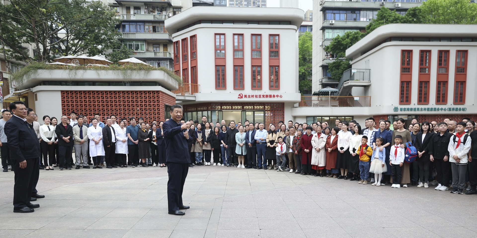 習(xí)近平總書記在重慶考察并主持召開新時代推動西部大開發(fā)座談會紀實