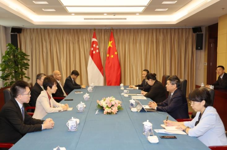 生態(tài)環(huán)境部部長黃潤秋會見新加坡永續(xù)發(fā)展與環(huán)境部部長傅海燕