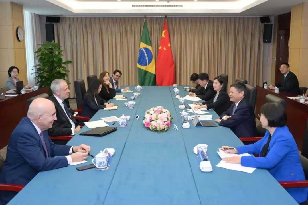 生態(tài)環(huán)境部部長(zhǎng)黃潤(rùn)秋會(huì)見聯(lián)合國(guó)氣候變化貝倫大會(huì)主席、巴西總統(tǒng)府民事辦公室副主任安德烈