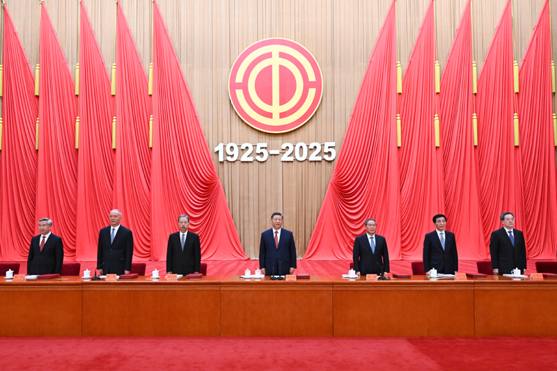 慶祝中華全國(guó)總工會(huì)成立100周年暨全國(guó)勞動(dòng)模范和先進(jìn)工作者表彰大會(huì) 隆重舉行 習(xí)近平發(fā)表重要講話