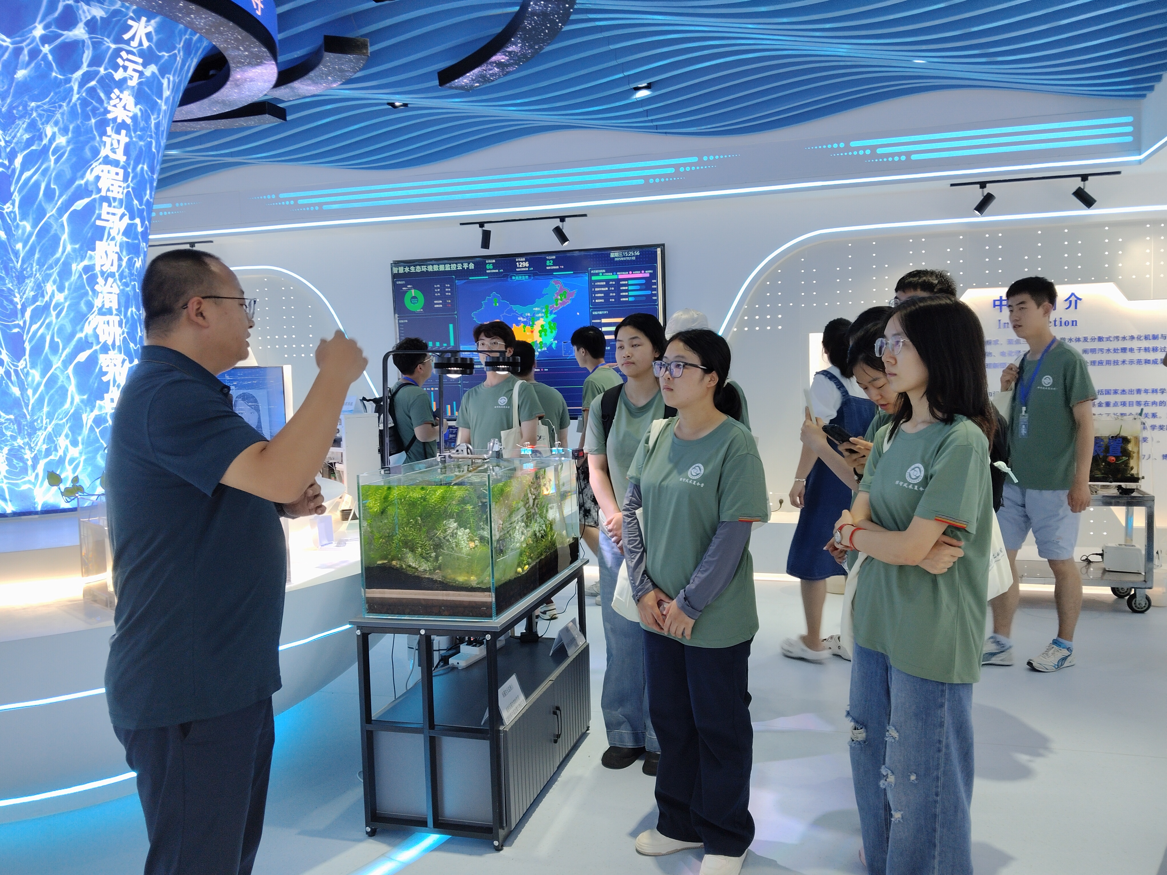 中國科學院重慶研究院夏令營學員實地探訪我司儀器儀器展廳